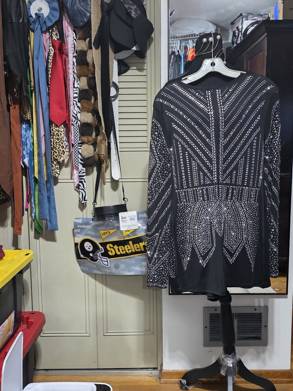 Embellished Black Long-Sleeve Women's Short Jumper